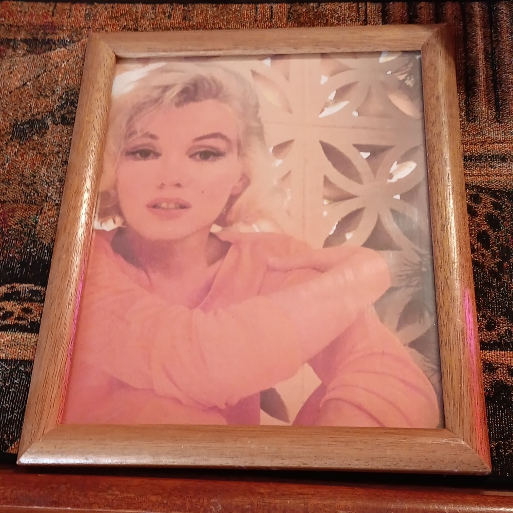 Framed Marilyn Monroe print